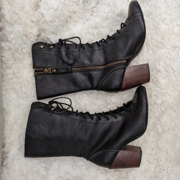 Fossil Shoes - Fossil Black Shay Women's Lace Up Boots